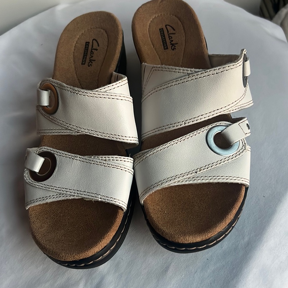 NWT- Clarks collection Hayla Acadia slide sandals - white leather- size 6